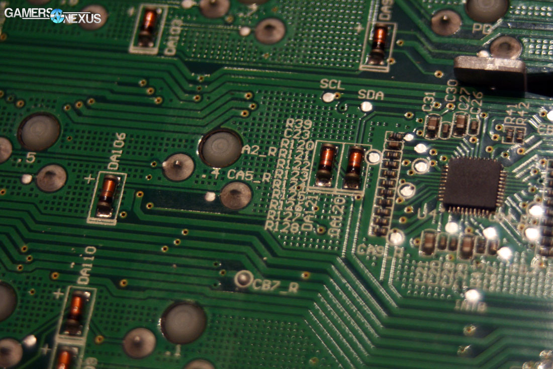 corsair-strafe-rgb-inside-1